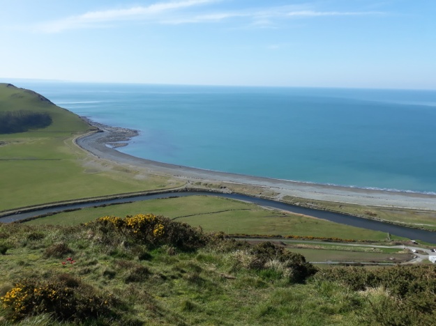 Looking down to Tan-y-Bwlch beach from Pen Dinas
